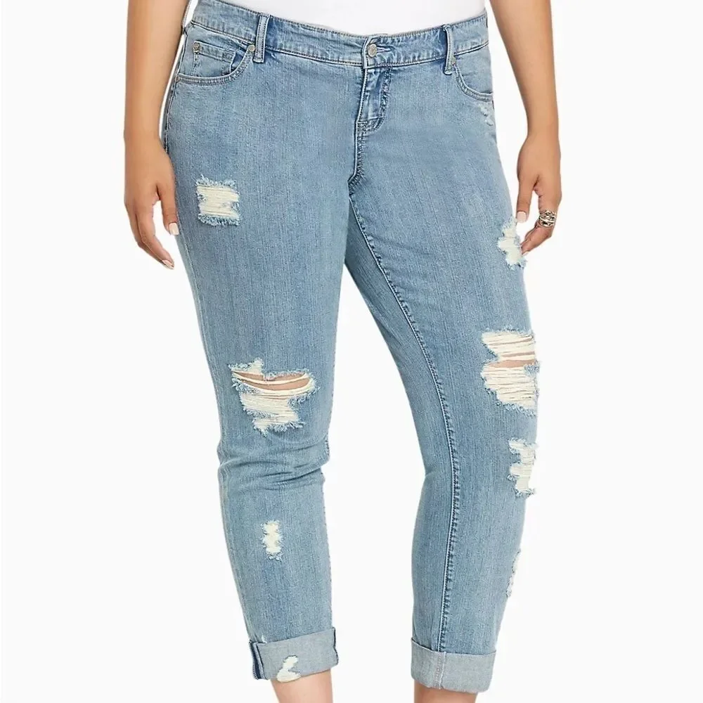 TORRID‎ BOYFRIEND JEANS - LIGHT WASH WITH RIPPED DESTRUCTION